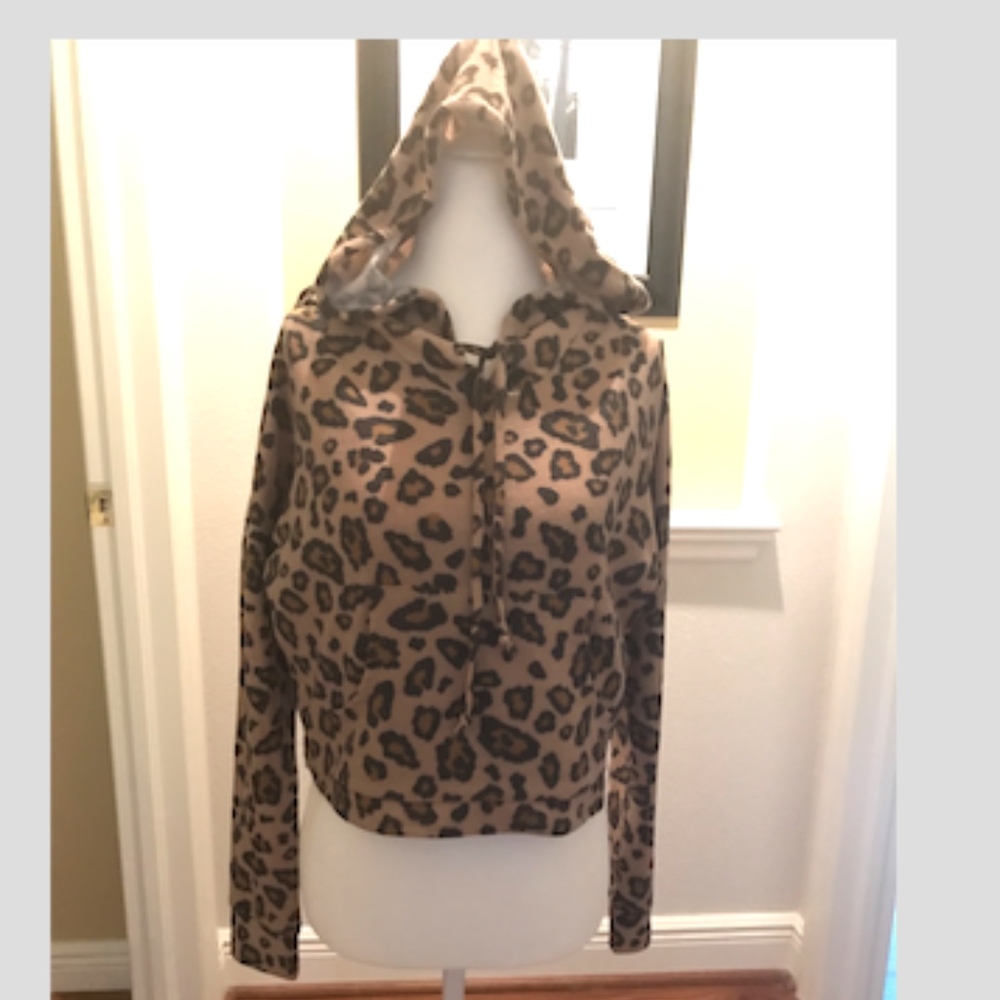 Crop Leopard Top - Picture 7 of 8